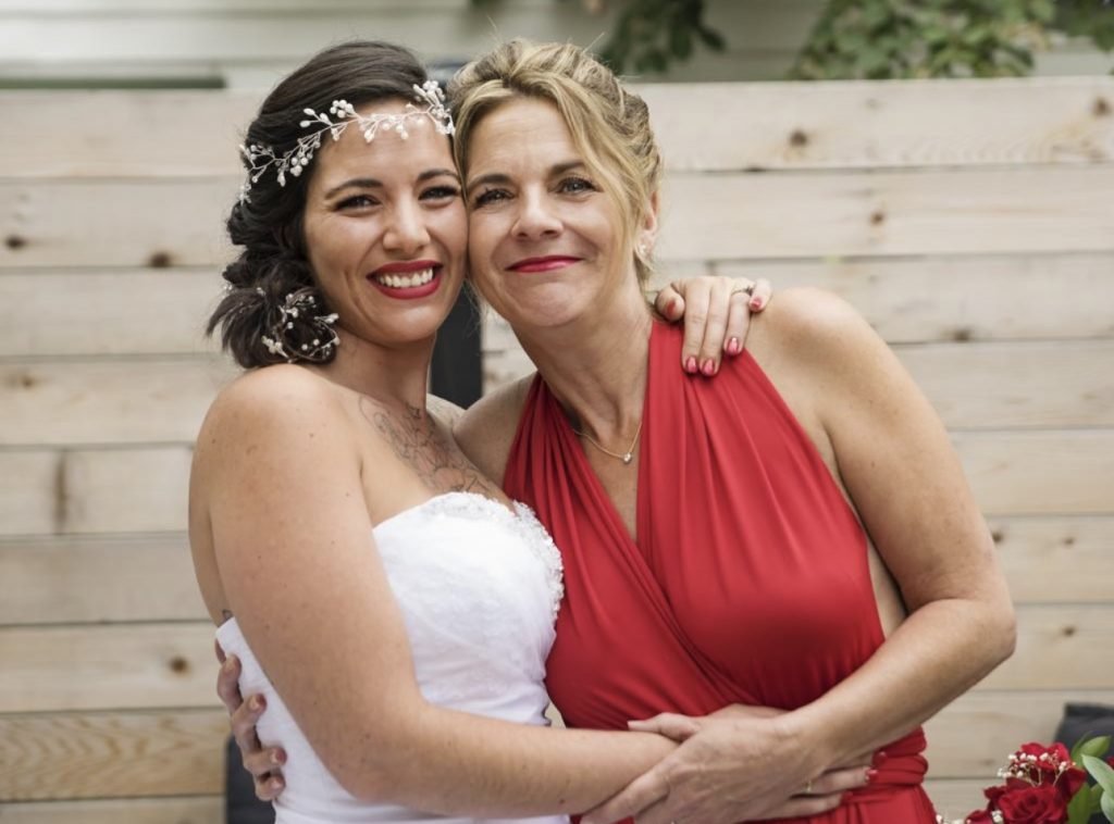 Woman Wears Red Dress To Cousin's Wedding To Show That She Slept