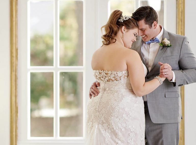 Choosing the Best Wedding Gown for a Chubby Bride